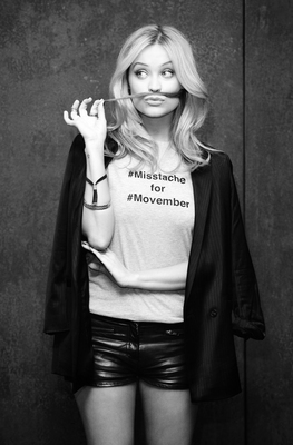 Laura Whitmore Poster 2458412