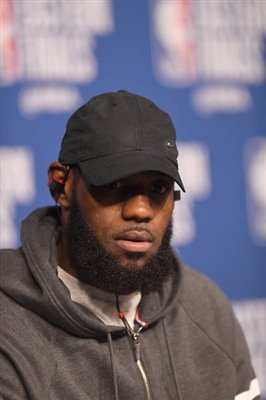 LeBron James Poster 3410875