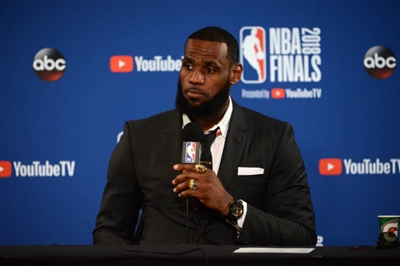 LeBron James Poster 3410892