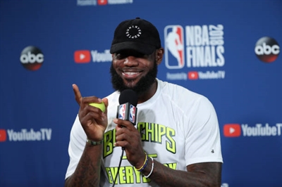 LeBron James Poster 3410909