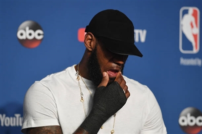 LeBron James Poster 3410913