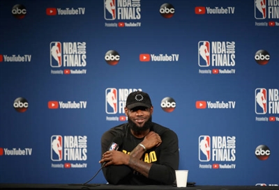 LeBron James Poster 3411136