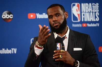 LeBron James Poster 3411174