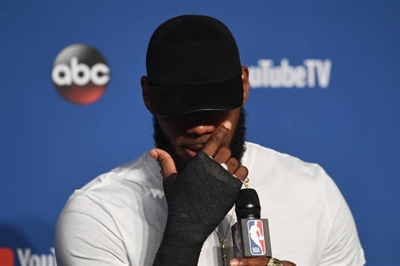 LeBron James Poster 3411204