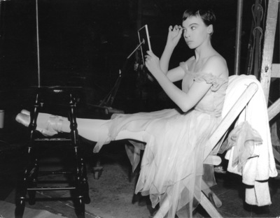 Leslie Caron Poster 2683022