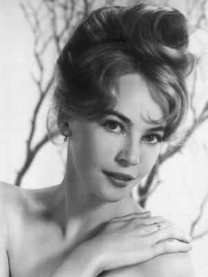 Leslie Caron Poster 2683042