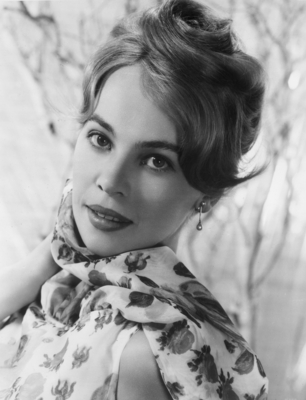 Leslie Caron Poster 2683080