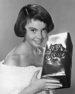 Leslie Caron Poster 2683108