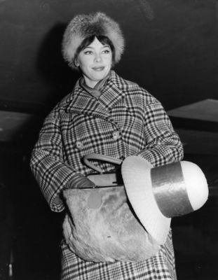 Leslie Caron Poster 2683154