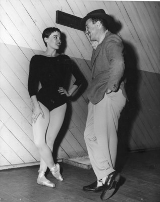 Leslie Caron Poster 2683157