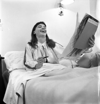 Leslie Caron Poster 2683163