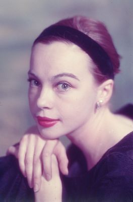 Leslie Caron Poster 2683177