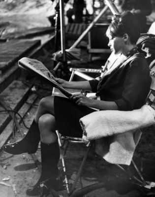 Leslie Caron Poster 2683201