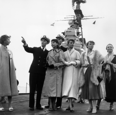 Leslie Caron Poster 2683232