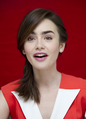 Lily Collins Poster 2362164