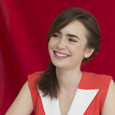 Lily Collins Poster 2362184