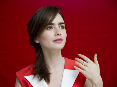 Lily Collins Poster 2362188