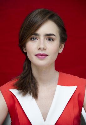 Lily Collins Poster 2362204