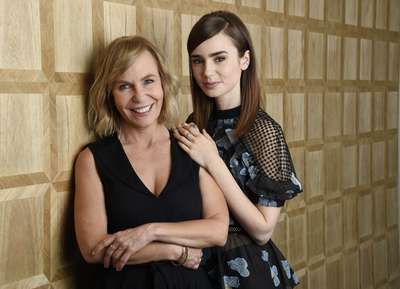 Lily Collins Poster 2732844