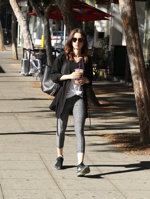 Lily Collins Poster 2771171