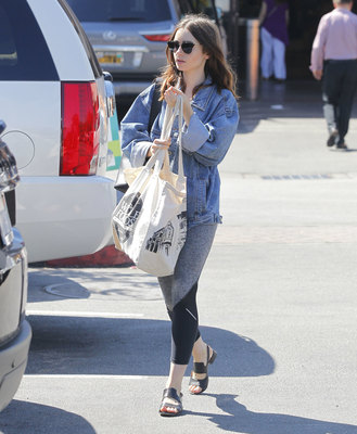 Lily Collins Poster 2771173