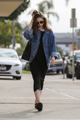 Lily Collins Poster 2821443