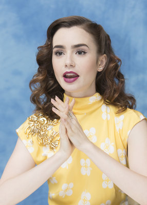 Lily Collins Poster 2821611