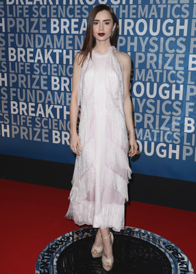 Lily Collins Poster 2888778