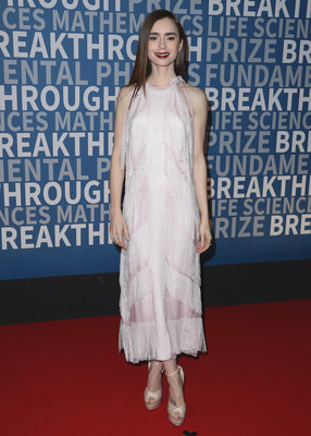 Lily Collins Poster 2888791