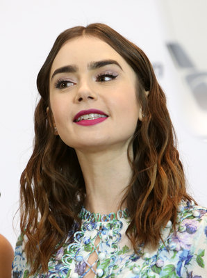 Lily Collins Poster 2888796
