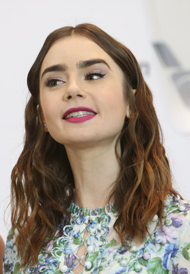 Lily Collins Poster 2888852
