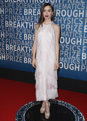 Lily Collins Poster 2888869