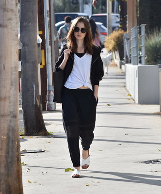 Lily Collins Poster 2928023