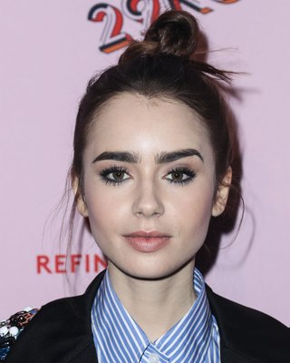 Lily Collins Poster 2928070
