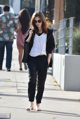 Lily Collins Poster 2928094