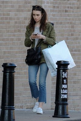 Lily Collins Poster 2961110