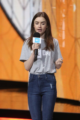 Lily Collins Poster 3133648