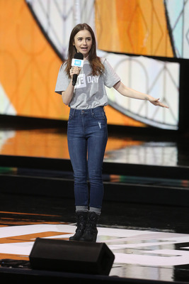 Lily Collins Poster 3133669