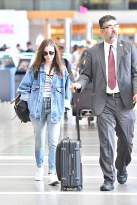 Lily Collins Poster 3253172