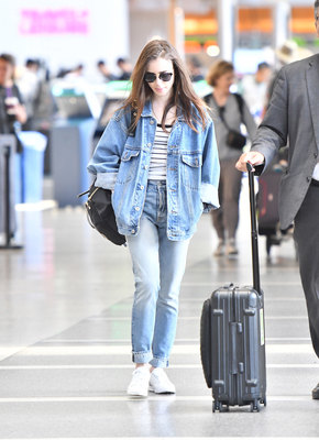 Lily Collins Poster 3309663