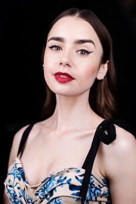 Lily Collins Poster 3673598