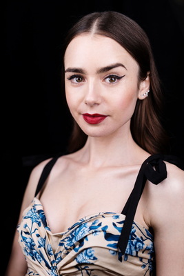 Lily Collins Poster 3673601