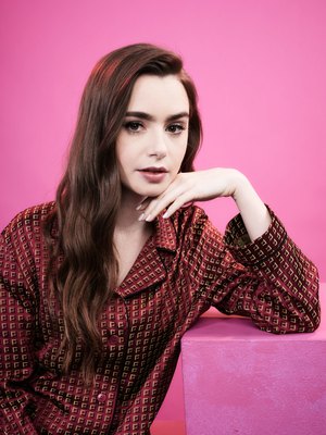Lily Collins Poster 3673602