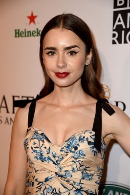 Lily Collins Poster 3757654