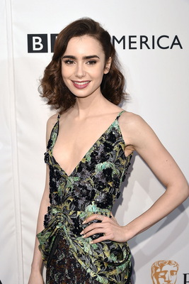 Lily Collins Poster 3790359