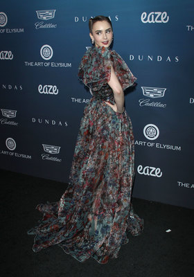 Lily Collins Poster 3790485