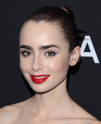 Lily Collins Poster 3790509