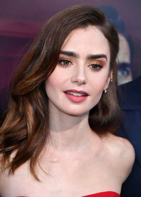 Lily Collins Poster 3790545
