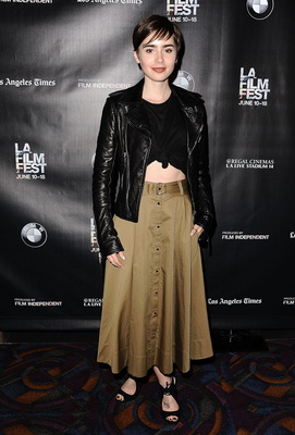 Lily Collins Poster 3790550
