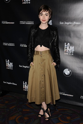 Lily Collins Poster 3790668